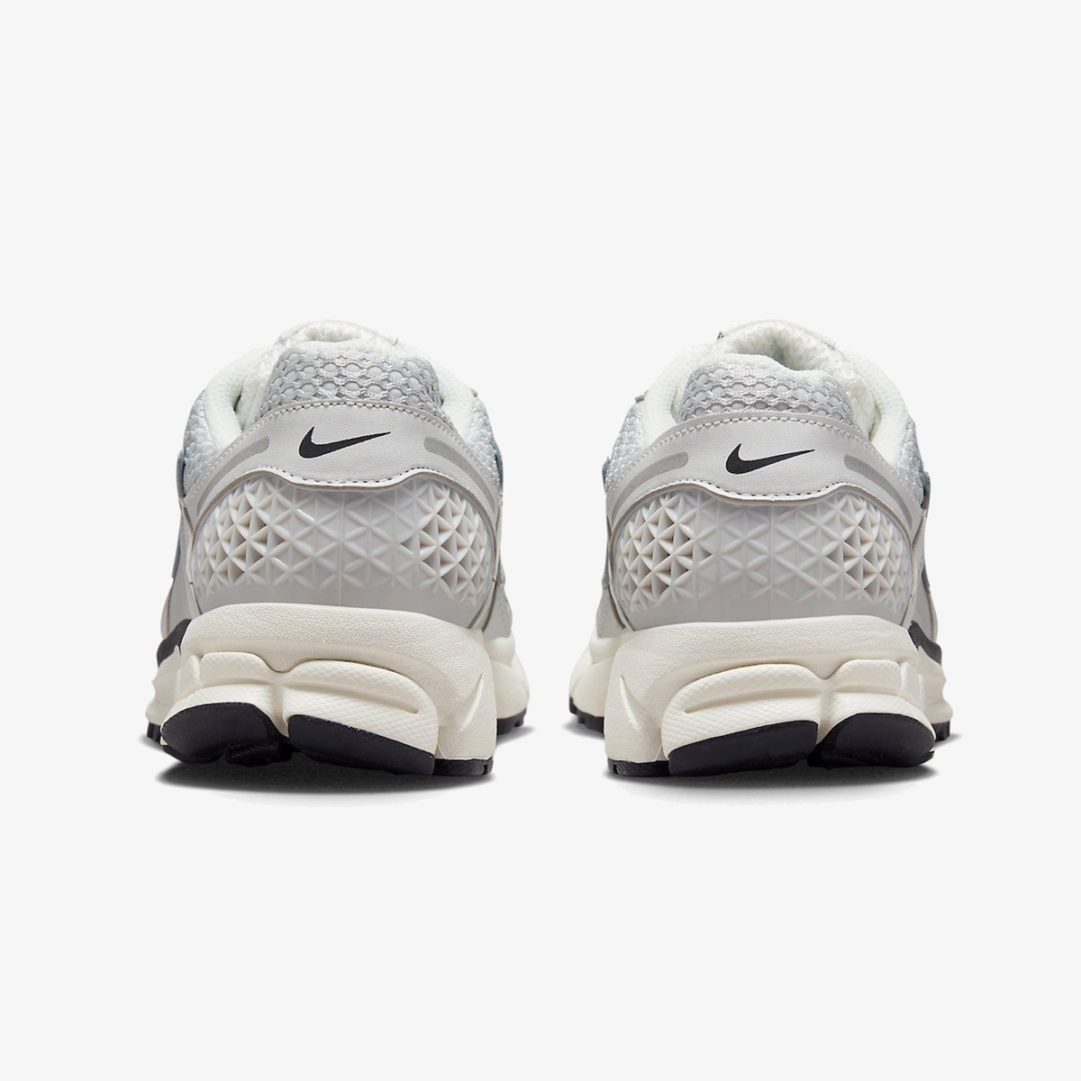 Wmns Nike Air Zoom Vomero 5 'Photon Dust Metallic Silver' - Image 5