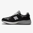 nb 993 black white - Black and white NB 993 sneaker with mesh upper, suede overlays, and white midsole